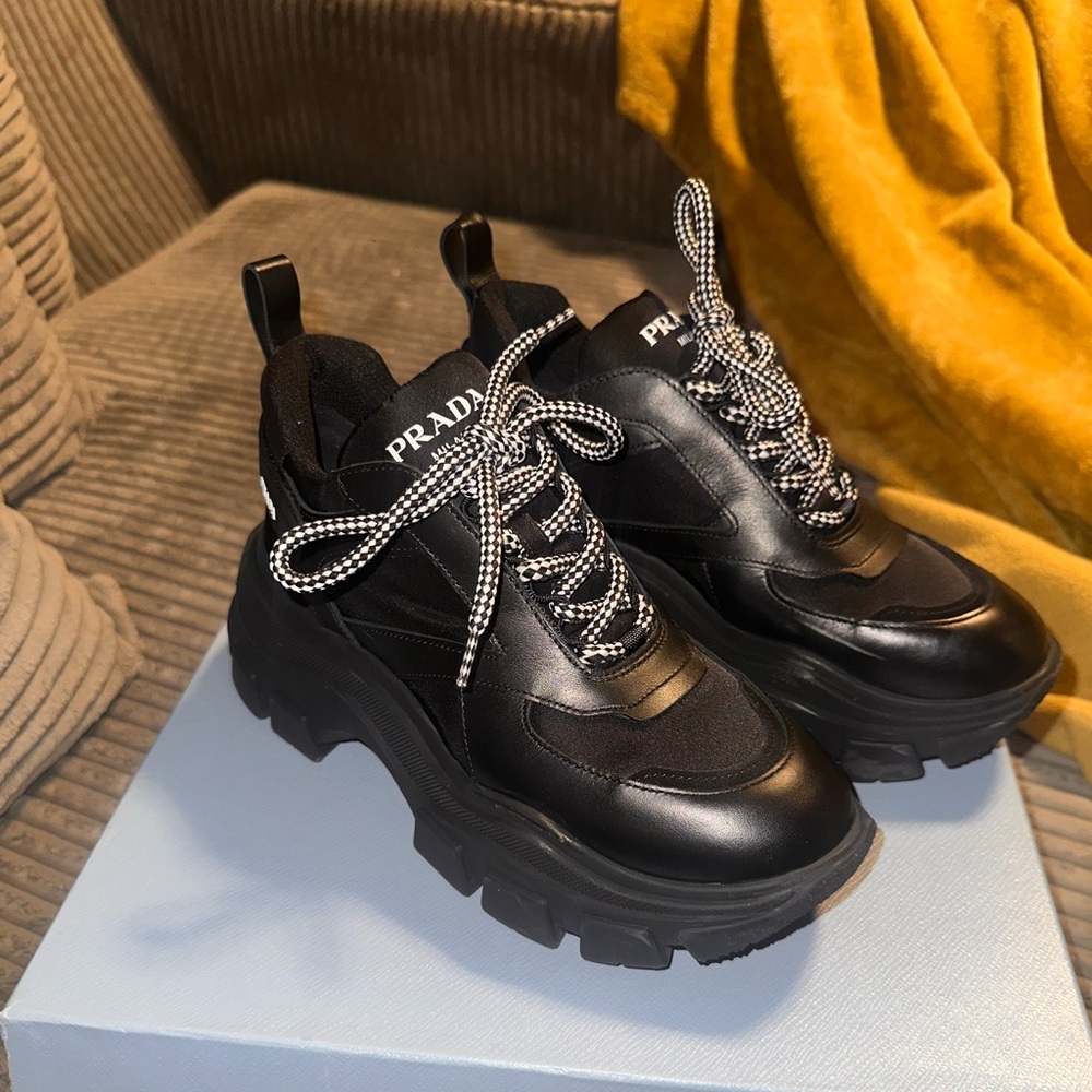 Prada Pegasus EU 38